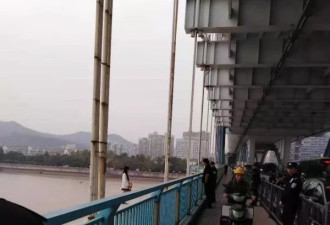 突发！杭州一年轻姑娘从复兴大桥上跳了下去