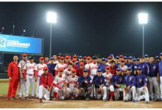 两岸局势紧张之际，大陆的棒球代表队登陆台湾