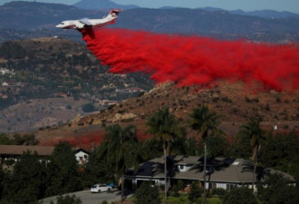 洛杉矶山火又来了，10万人逃离至少一人身亡