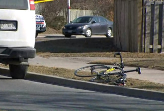 多伦多老者骑自行车撞上汽车 已无生命迹象