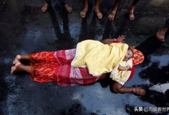 印度女子想怀孕，居然集体躺在大街上