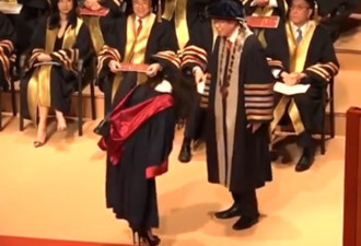 香港理工大校长拒与戴口罩学生握手 事件升级