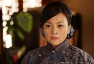 她曾红过巩俐刘晓庆，二婚嫁豪门儿子很帅气