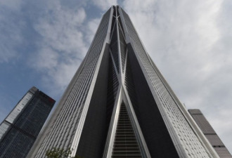 全球第四高楼开放 从541米高眺望香港