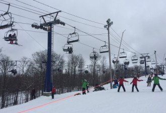 安省渥太华滑雪场缆车故障 上百游客被悬空中