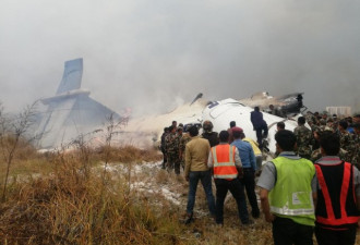 拉载71人客机尼泊尔坠毁17人受伤其余恐遇难
