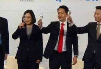 《台湾旅行法》通过后首位美国官员访台