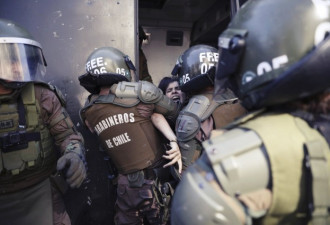 深度：戒严七日的智利 总统痛骂的暴民战争