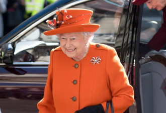 伊丽莎白女王和凯特王妃出行 橙绿配超抢眼