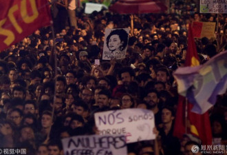 巴西女议员遭枪杀后 示威者冲击市政厅