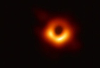 科学家已经拍出黑洞照片：未来十年想拍视频