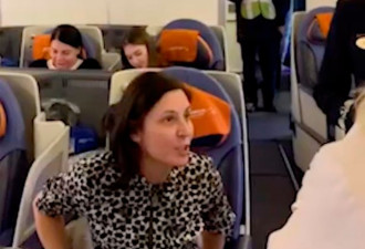 俄女演员飞机上称其他乘客平民被赶下飞机