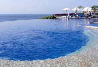 曾经的度假天堂巴厘岛 如今一半海水一半是噩梦