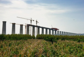 中国在建最长重载铁路蒙华铁路开始全线铺轨