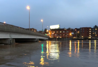 魁北克暴风雨导致城市被淹，77万户家庭断电