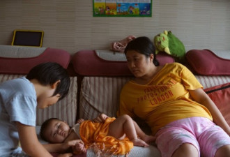 降薪、解职、边缘化：中国职场妈妈生存困境