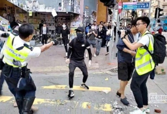 警察实弹击中示威者 香港陷大规模混乱
