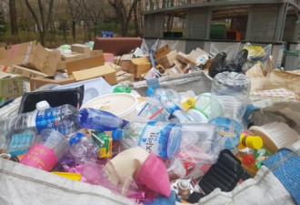 中国禁收洋垃圾:韩国垃圾成山 还有人打起来了