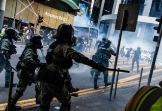 香港示威者三罢瘫痪交通 英美谴责暴力