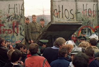 柏林墙推倒30年，无名无形的墙还在阻隔交流