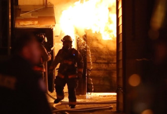 东约克车库毁于一旦 消防局怀疑有人纵火