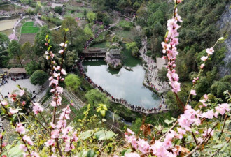 重庆酉阳桃花源景区游客爆满 紧急关门