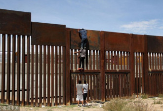极速60秒!非法移民翻墙进入美国来取笑特朗普