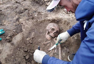 俄罗斯发现2000年前的女贵族的古墓