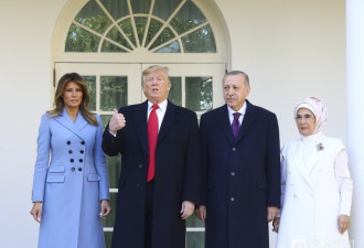 土耳其总统携夫人访问白宫 被川普夫妇挤出红毯