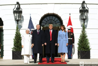 土耳其总统携夫人访问白宫 被川普夫妇挤出红毯