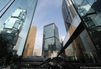 香港经济继续下滑 金融中心地位仍稳？