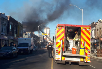 多伦多市中心餐馆三级大火 商户民居大撤离