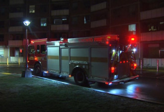 宾顿公寓楼起火 25岁女子被烧伤