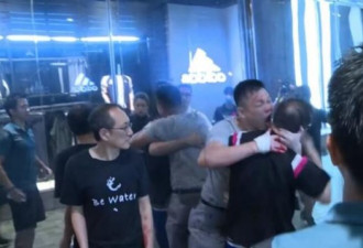 香港血案：议员耳朵被咬掉手术失败 须永久移除