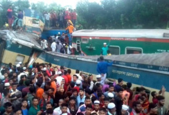孟加拉国两列火车相撞：已致15死40伤