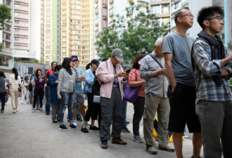 香港周日区选 第一小时投票人数创纪录