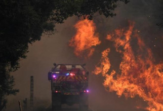 澳大利亚大火灾，学校停课居民连夜逃难