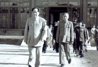 毛泽东反对住在中南海内幕：不做皇帝