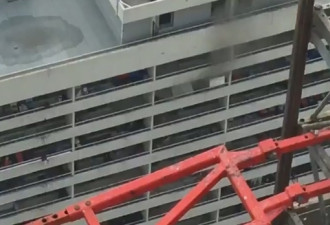 市中心高层公寓火灾 女住客重伤命危