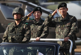韩国陆军航空作战司令部首位女司令上任