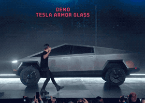 特斯拉新车发布现场测试玻璃强度 结果…