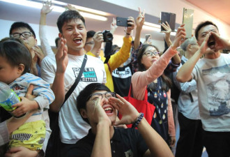 解读：香港区议会选举将如何影响特首人选