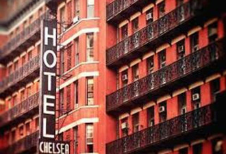 纽约百年酒店翻新 男子拍卖旧门赚40多万