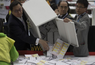香港区议会选举揭幕 林郑称面对前所未有挑战