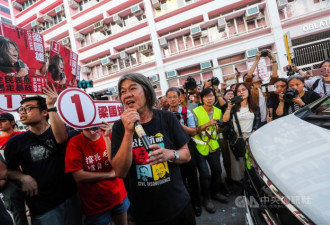 香港区议会选情激烈 泛民建制候选人爆冲突