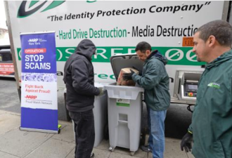 纽约举行碎纸活动 提醒华裔民众防范身份盗窃