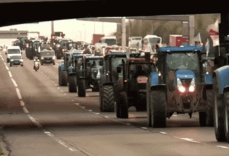 抗议马克龙政策 1000台拖拉机涌入巴黎