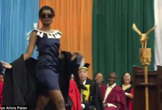 戏精！南非女生毕业典礼走猫步全场沸腾