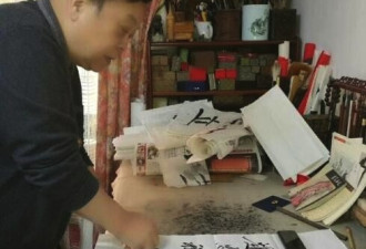 76岁赵忠祥网上卖书法字画 每幅能卖到这个价钱
