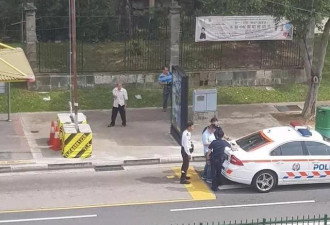 新加坡64岁老人与奔驰车相撞，急救途中惨死